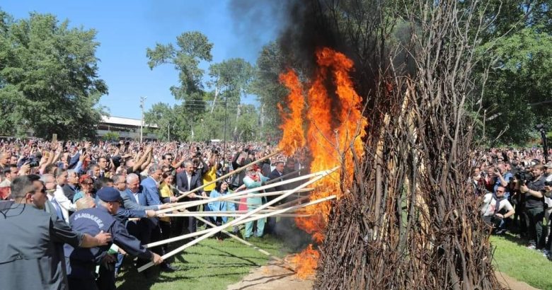  1400 yıllık gelenek: Kakava ateşi bolluk ve bereket getirmesi için yakıldı!
